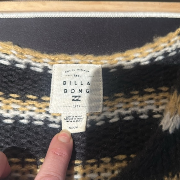 Billabong Oversized V-Neck Stripped Sweater in Black Gold & White in Medium EUC - Picture 9 of 14
